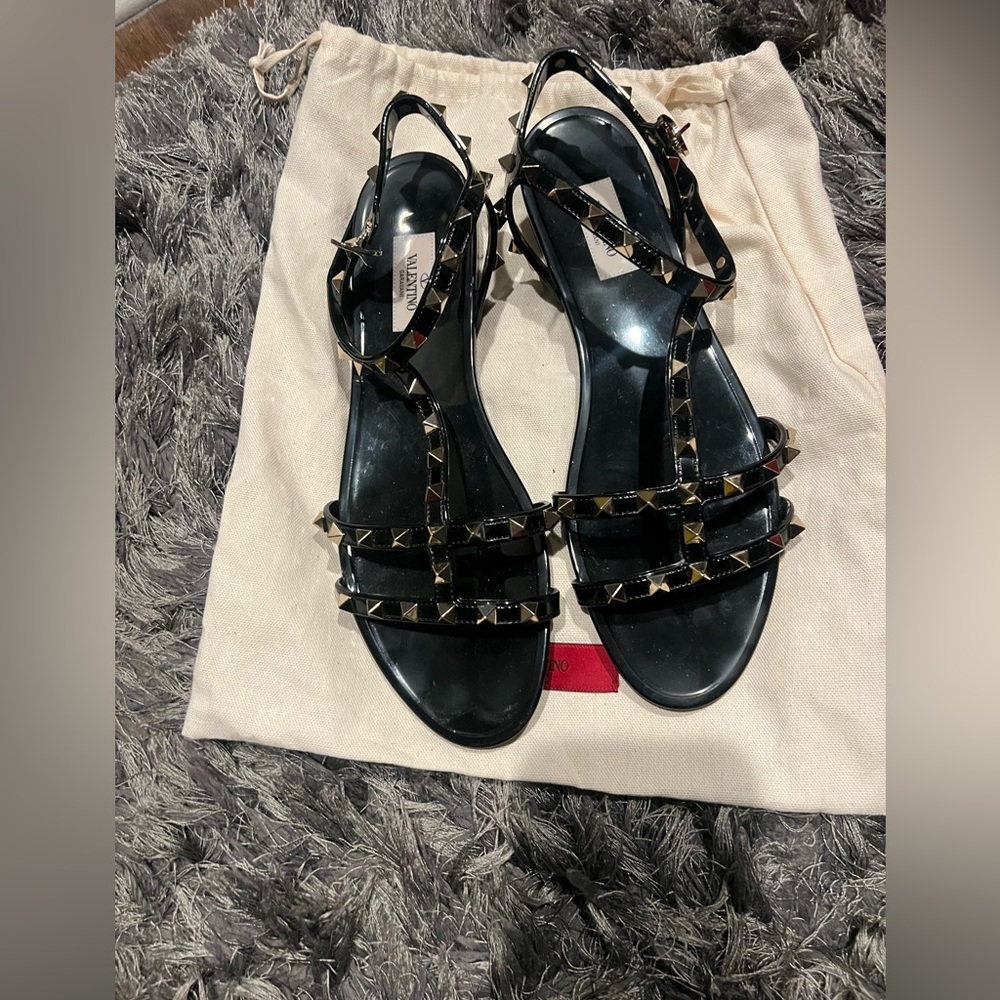 Valentino Garavani Rockstud Rubber Sandals in size 41(Preloved)